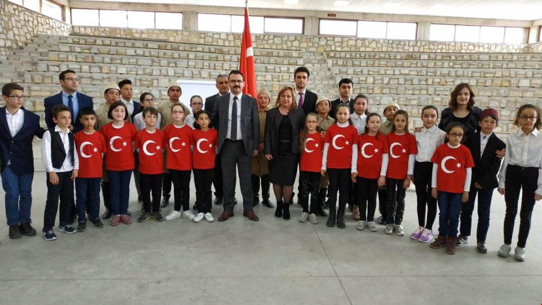 Sayın Kaymakamımız Ali Ekber ATEŞ ve Milli Eğitim Müdürümüz Nuray KABAŞ, 12 Mart İstiklal Marşı´mızın kabulü ve Mehmet Akif ERSOY´u anma etkinliğine katıldı. 