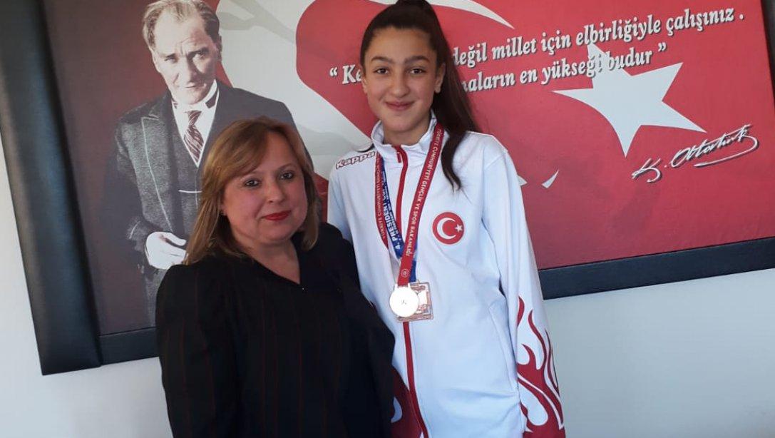 Kavaklıdere Atatürk Ortaokulu 8. Sınıf öğrencisi Büşra ÖZTÜRK, Konya´da yapılan Okullararası taekwondo yıldız kızlarda Türkiye 1.´si olmuştur.